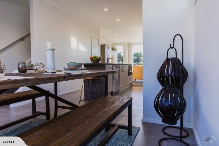 Photo of property in 77 Karepiro Drive, Stanmore Bay, Whangaparaoa, 0932