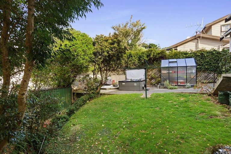 Photo of property in 6 Duval Grove, Tawa, Wellington, 5028