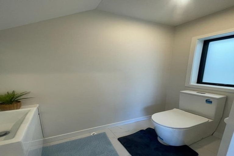 Photo of property in 2 Seaside Place, Pakuranga, Auckland, 2010