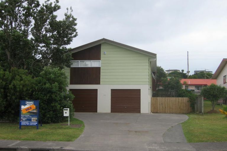 Photo of property in 52 Athena Drive, Totara Vale, Auckland, 0629