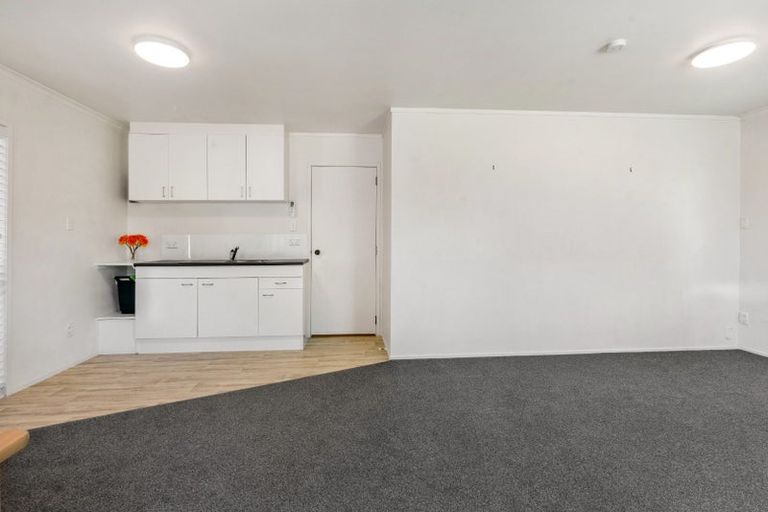 Photo of property in 120 Walter Strevens Drive, Conifer Grove, Takanini, 2112