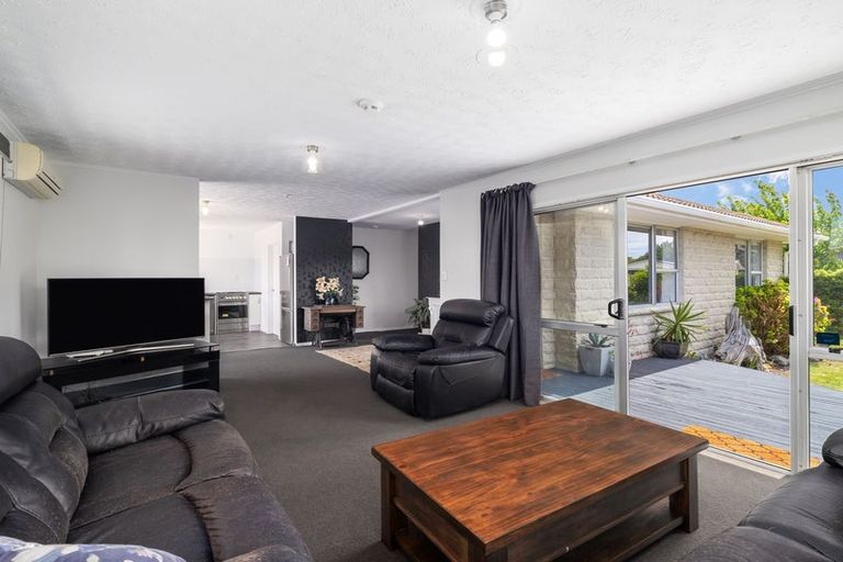 Photo of property in 5 Sophora Place, Parklands, Christchurch, 8083