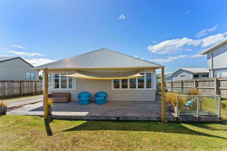Photo of property in 38 Marine Parade, Otaki Beach, Otaki, 5512