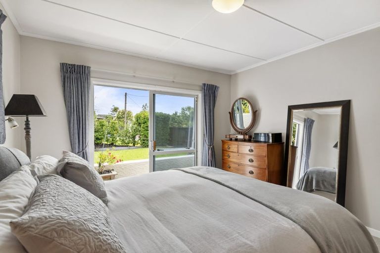 Photo of property in 27 Creamer Avenue, Belmont, Auckland, 0622