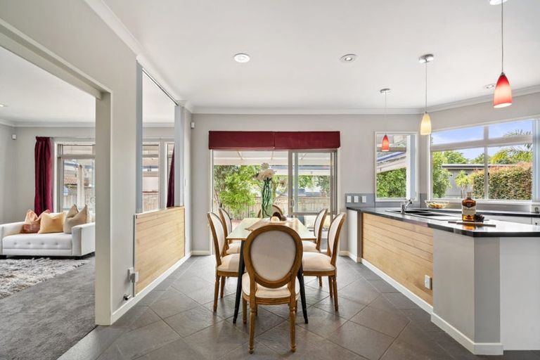 Photo of property in 11 English Oak Drive, Schnapper Rock, Auckland, 0632