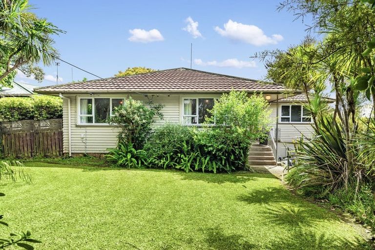 Photo of property in 23 Taipari Road, Te Atatu Peninsula, Auckland, 0610