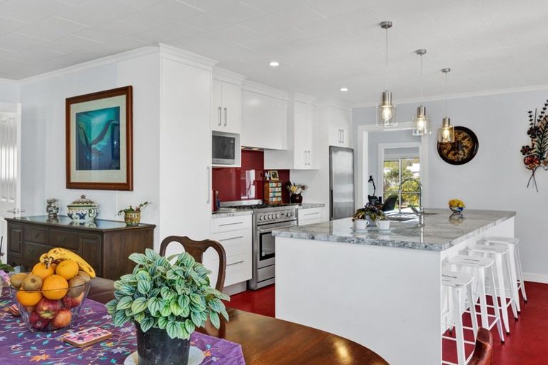 Photo of property in 30 Kahikatea Street, Inglewood, 4330