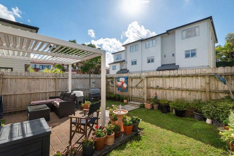 Photo of property in 42/22 Northcross Drive, Oteha, Auckland, 0632