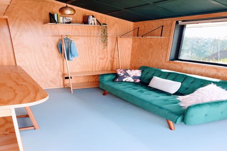 Photo of property in 61 Wade River Road, Stanmore Bay, Whangaparaoa, 0932