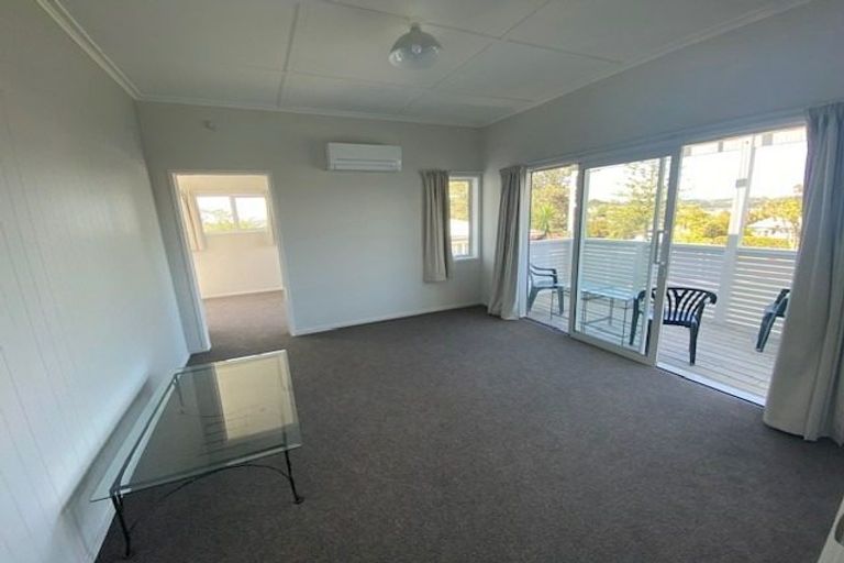 Photo of property in 14 John Road, Stanmore Bay, Whangaparaoa, 0932