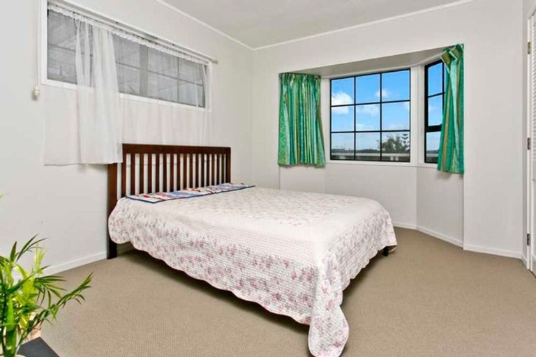 Photo of property in 13 Santiago Crescent, Unsworth Heights, Auckland, 0632
