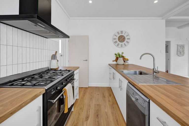 Photo of property in 21 High Street West, Waitara, 4320