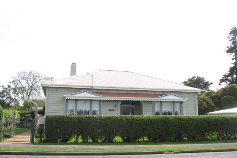 Photo of property in 2 Miro Street, Inglewood, 4330