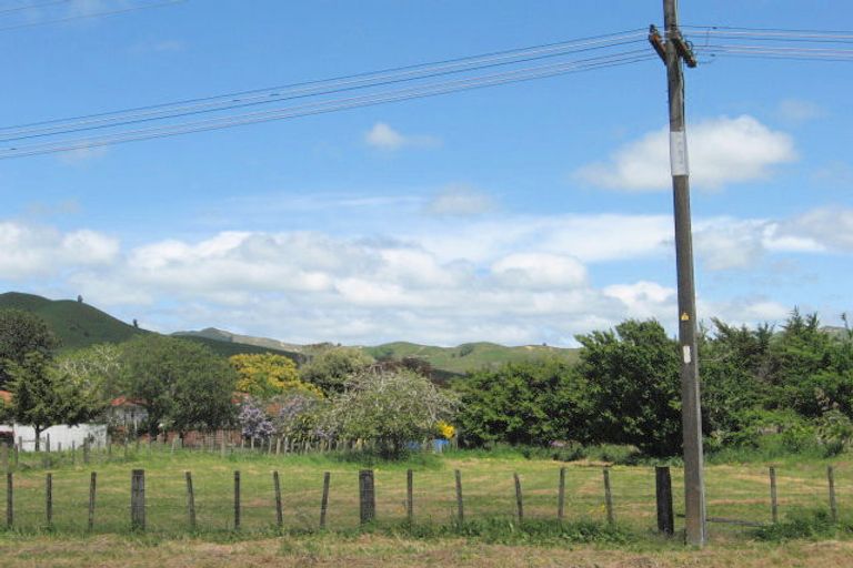 Photo of property in 20 Main Road, Tolaga Bay, 4077