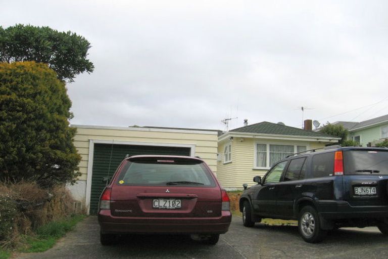 Photo of property in 15 Woodstock Terrace, Tawa, Wellington, 5028