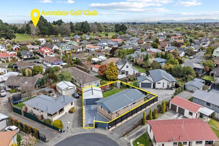 Photo of property in 12 Cowper Place, Avondale, Christchurch, 8061