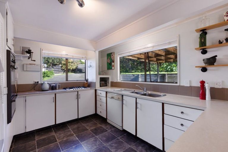 Photo of property in 18 Resolution Road, Welcome Bay, Tauranga, 3112