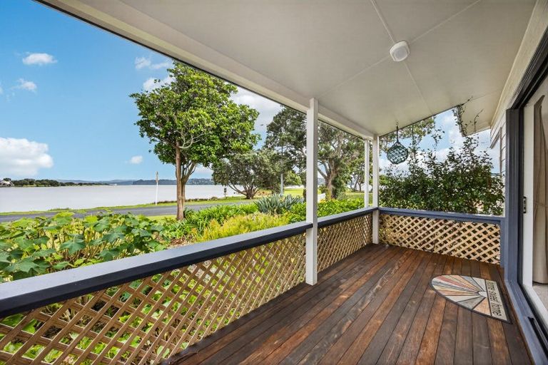 Photo of property in 32b Kiwi Esplanade, Mangere Bridge, Auckland, 2022