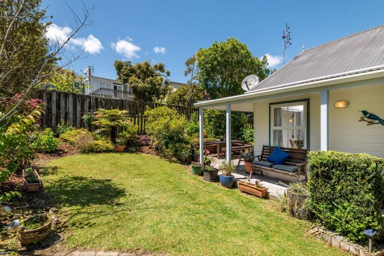 Photo of property in 2/19 Salem Place, Torbay, Auckland, 0630