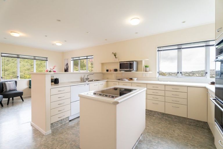 Photo of property in 4 Compass Way, Whitby, Porirua, 5024