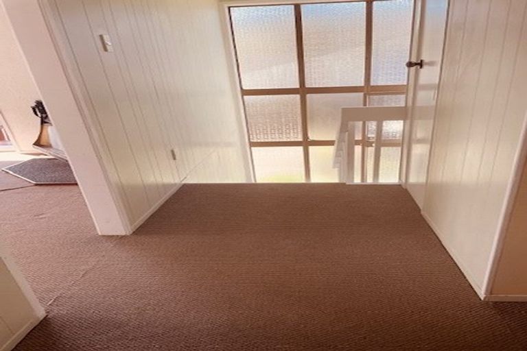 Photo of property in 18 Lewisham Street, Highland Park, Auckland, 2010