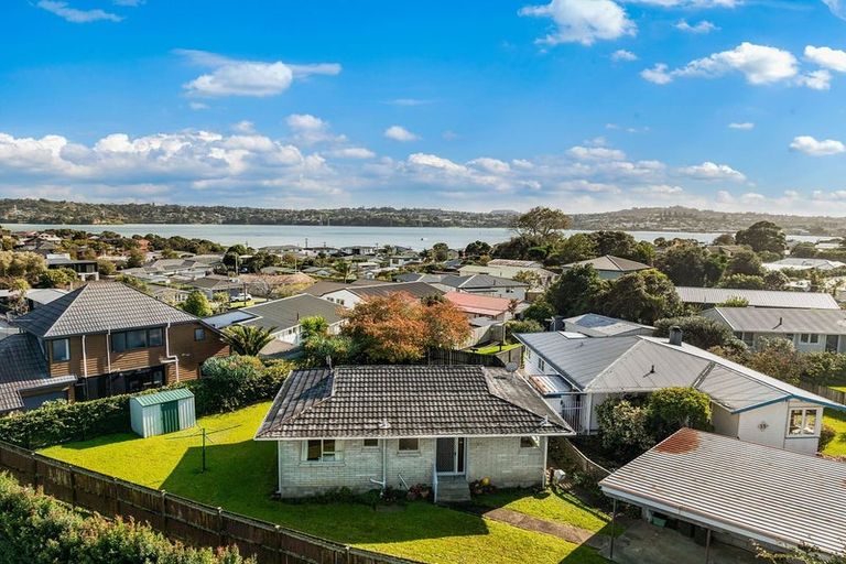 Photo of property in 2/13 Kowhai Avenue, Mangere Bridge, Auckland, 2022