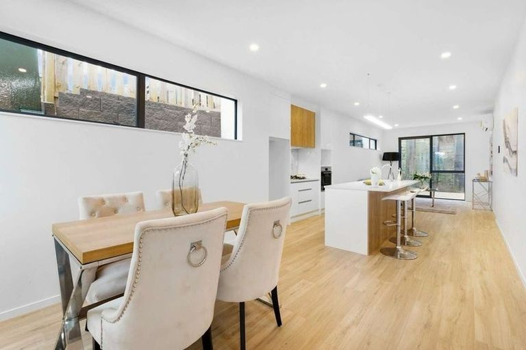 Photo of property in 38 Waihou Crescent, Albany Heights, Auckland, 0632