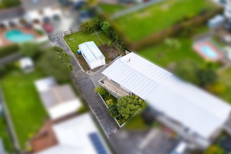 Photo of property in 1 Cron Avenue, Te Atatu South, Auckland, 0610