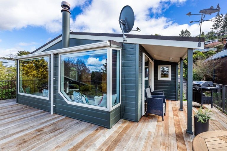 Photo of property in 28 Ewing Grove, Acacia Bay, Taupo, 3330