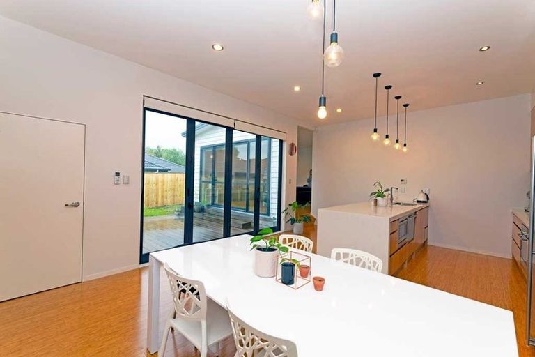 Photo of property in 8a Elcoat Avenue, Henderson, Auckland, 0612