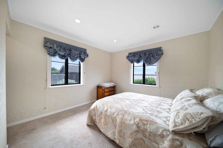 Photo of property in 16 Len Garlick Place, Pahurehure, Papakura, 2113