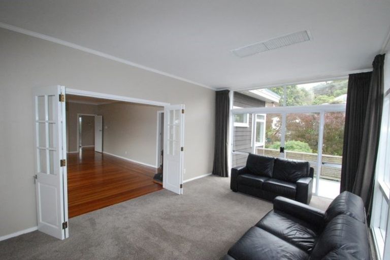 Photo of property in 28 Singers Road, Korokoro, Lower Hutt, 5012