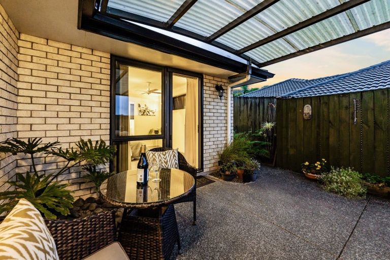 Photo of property in 17 Ruze Vida Drive, Massey, Auckland, 0614