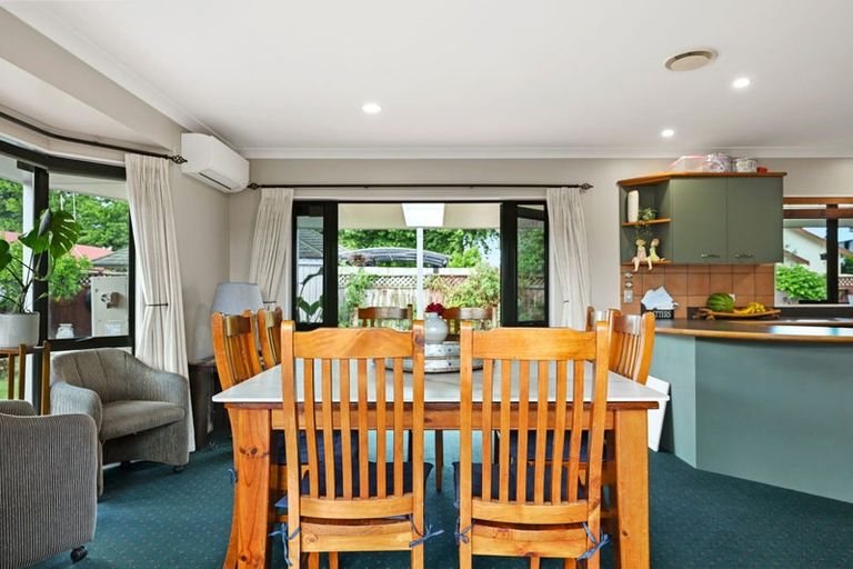 Photo of property in 6 Fencourt Place, Rototuna North, Hamilton, 3210