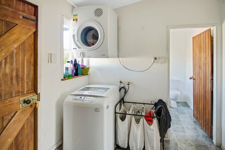 Photo of property in 28 Ngahina Street, Marton, 4710