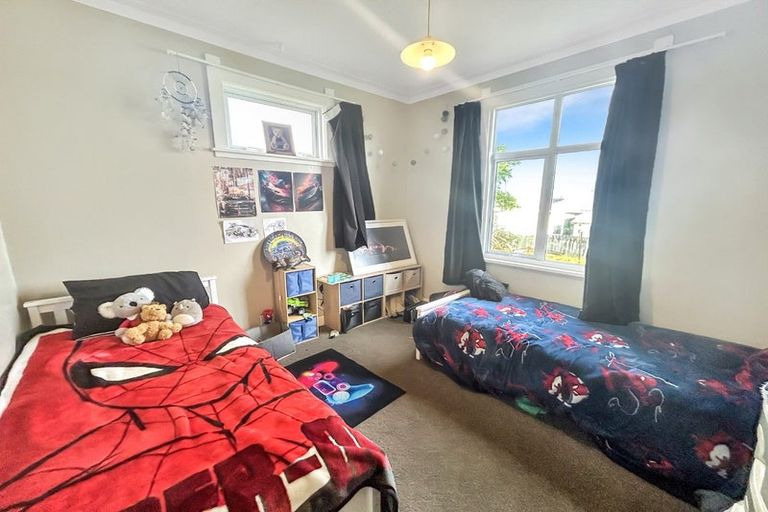 Photo of property in 1 Ashton Terrace, Castlecliff, Whanganui, 4501