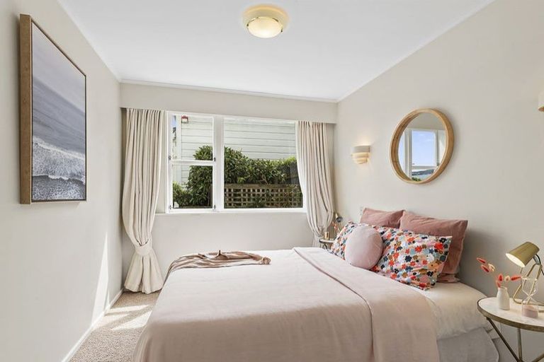 Photo of property in 24 Telford Terrace, Oriental Bay, Wellington, 6011