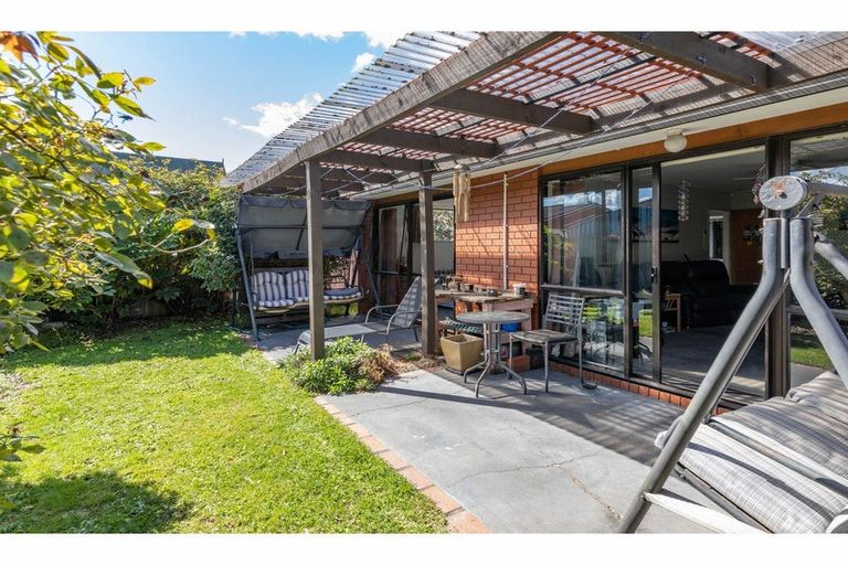 Photo of property in 2/22 Briarmont Street, Avondale, Christchurch, 8061