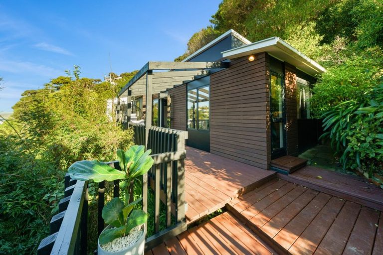 Photo of property in 49 Airlie Road, Plimmerton, Porirua, 5026