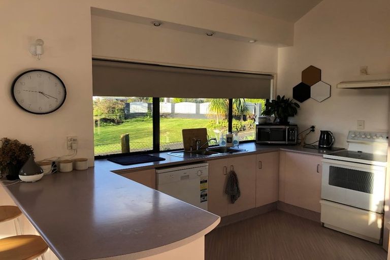 Photo of property in 268a One Tree Point Road, One Tree Point, 0118