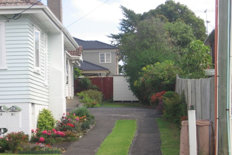 Photo of property in 1/2 Alma Road, Milford, Auckland, 0620