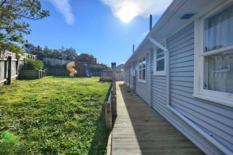 Photo of property in 38 Lyndfield Lane, Newlands, Wellington, 6037