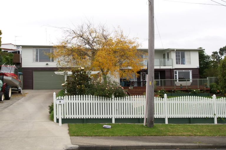 Photo of property in 4 Liston Crescent, Cockle Bay, Auckland, 2014