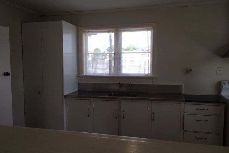 Photo of property in 27 Opaheke Road, Papakura, 2110