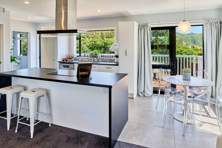 Photo of property in 301 Maungaraki Road, Maungaraki, Lower Hutt, 5010