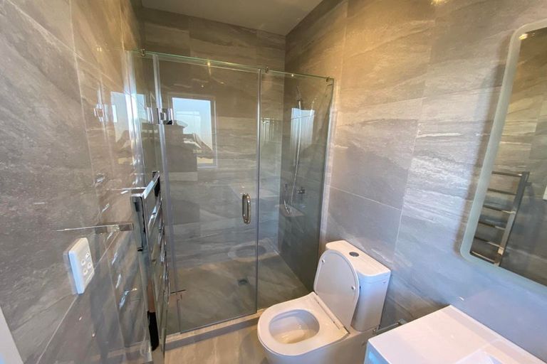 Photo of property in 17 Koiora Road, Clarks Beach, 2122