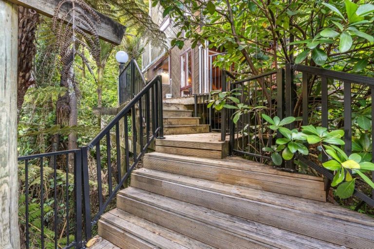 Photo of property in 40 Otitori Bay Road, Titirangi, Auckland, 0604