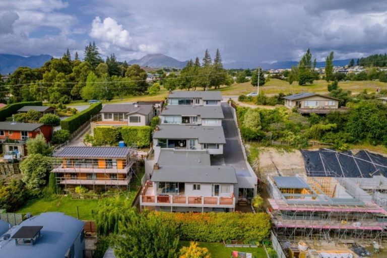 Photo of property in Lakeview Heights, 3/124 Lismore Street, Wanaka, 9305