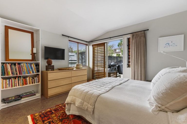 Photo of property in 2/19 Kenmure Avenue, Forrest Hill, Auckland, 0620