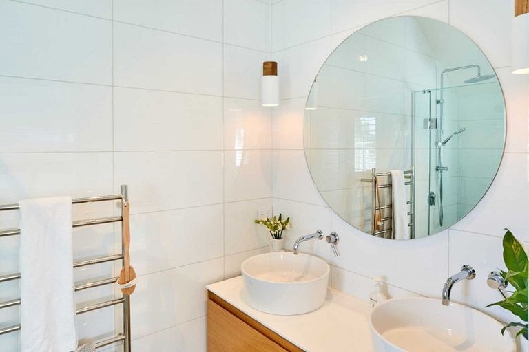 Photo of property in 79b Oroua Street, Eastbourne, Lower Hutt, 5013